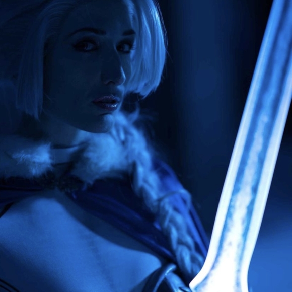 Frozen icy light up sword - Picture 2 of 5
